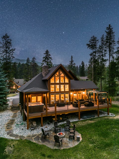 This beautiful custom-built home is waiting for you to make memories. At the base of Kimberley Alpine Resort, it is perfect for skiing, biking, hiking or a relaxing vacation to the mountains.  We promise you that you will not want to leave!  