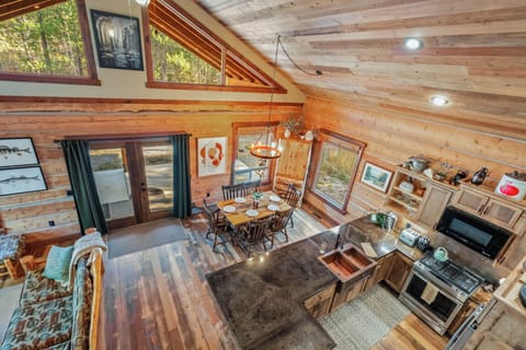 Fully Stocked kitchen and seating for 6. 