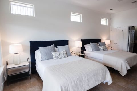 Lakefront Retreat w/ Pool & Game Room | Families House in Granite Shoals