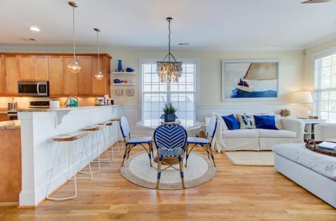 Beach Rose-Main Living Area