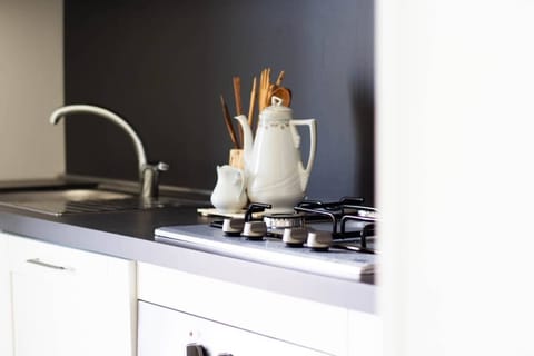Kitchen -Apartment-IL MANDORLO-Affitti Brevi Italia