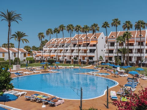 Imagine! A seawater swimming pool awaits you. Ideal for cooling off.