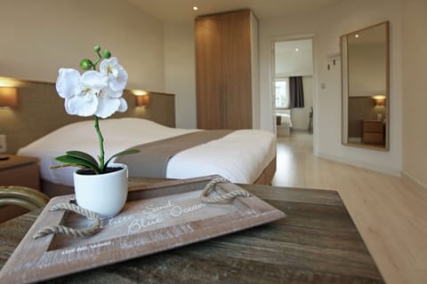 Family Suite, 2 Bedrooms | In-room safe, cribs/infant beds, free WiFi, bed sheets