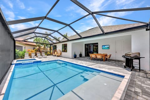 Plenty of seating areas to enjoy on the lanai 
