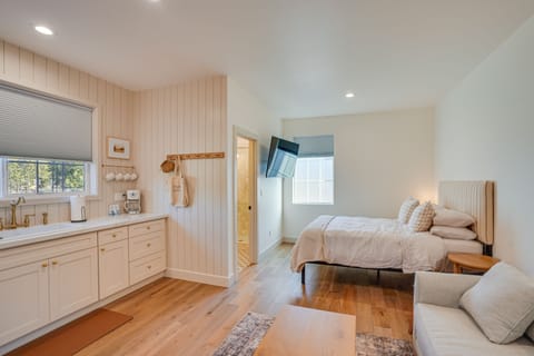 Bend Vacation Rental | Studio | 1BA | 2 Steps Required | 400 Sq Ft