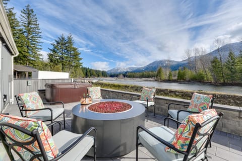 Packwood Vacation Rental | 2BR | 2BA | 1,500 Sq Ft | Steps Required to Enter