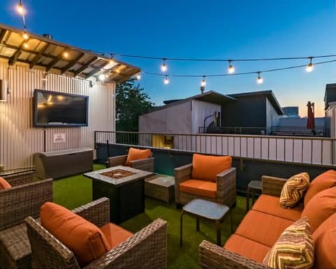 Roof Top Patio-Night View