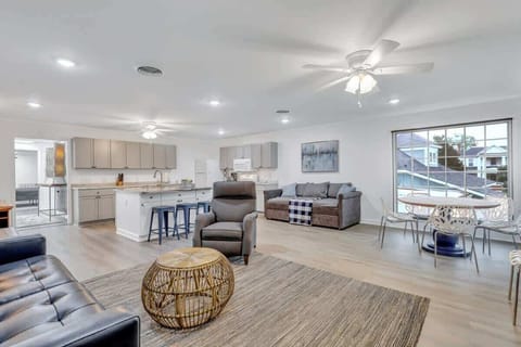 Full living room view 