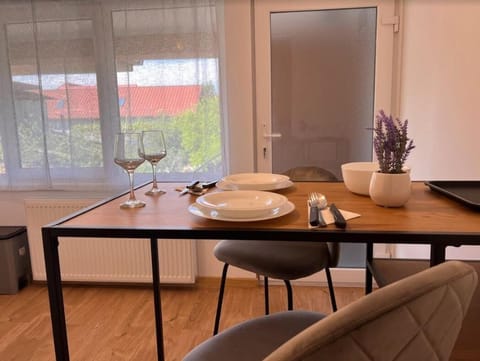 Basic Room, 1 Double Bed | 1 bedroom, desk, free WiFi