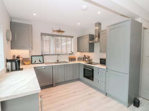 Fridge, dishwasher, electric kettle, toaster