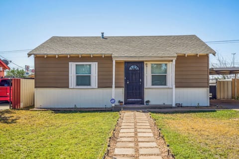 Midland Vacation Rental | 2BR | 1BA | 1,004 Sq Ft | 1 Small Step Required