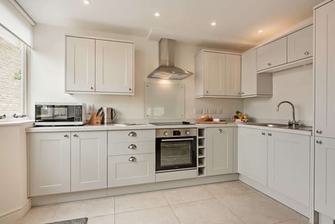 Upper Barn Kitchen - StayCotswold