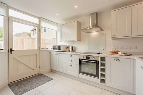 Upper Barn Kitchen - StayCotswold
