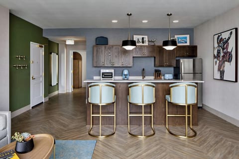 Suite, 1 Bedroom, City View | Private kitchen | Coffee/tea maker