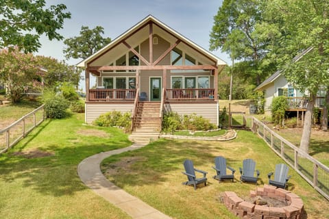 Tool Vacation Rental | 2BR | 2BA | Stairs to Enter | 1,280 Sq Ft