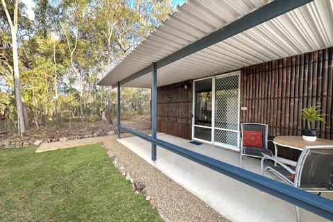 Comfortable cabin in a bush setting, 5 minutes drive to beach and shops.