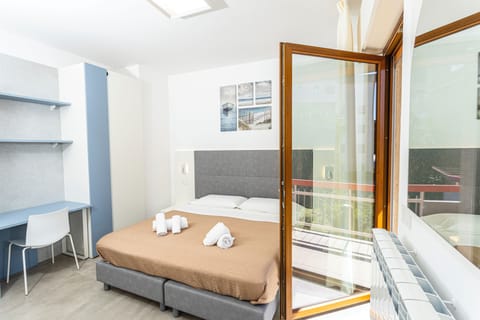 Superior Room | 1 bedroom, minibar, in-room safe, desk