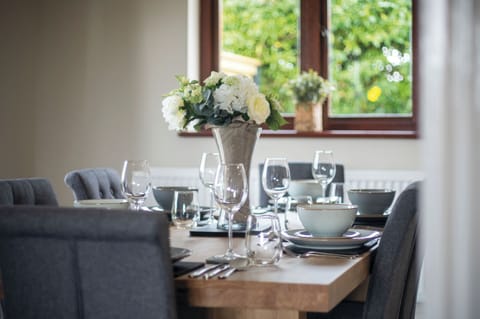 32-inch Smart TV with cable channels, fireplace