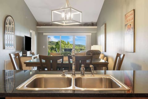 Condo, Multiple Beds, Balcony, Mountain View (Branson Lakefront Luxury) | Dining