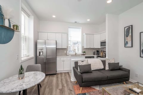 Condo, 1 Queen Bed, Kitchen, Garden View (Covington Charm 201 ) | Interior