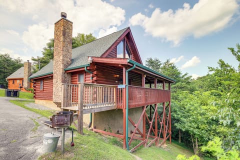 Sevierville Vacation Rental | 2BR | 1BA | Steps Required | 1,152 Sq Ft