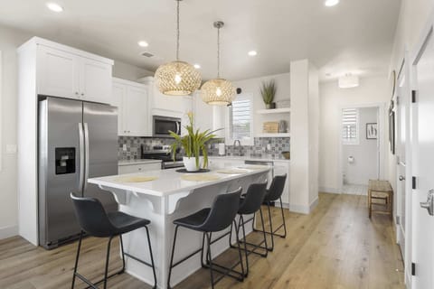 Townhome, Multiple Beds, Patio, Mountain View (Happy Hawaiian) | Private kitchen | Fridge, microwave, oven, stovetop