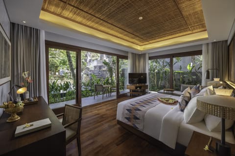 Suite With Garden View (with Daily Afternoon Tea) | Minibar, in-room safe, desk, soundproofing