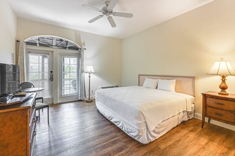 Naples Vacation Rental | Studio | 1BA | 275 Sq Ft | Step-Free Access