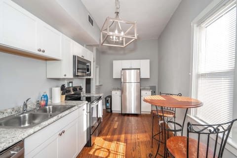 Condo, 1 Queen Bed, Kitchen | Private kitchen | Coffee/tea maker, fridge, microwave, oven