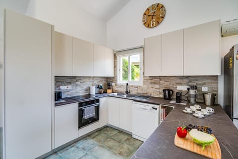 The Bridge Villa by Ezoria Villas (12359)