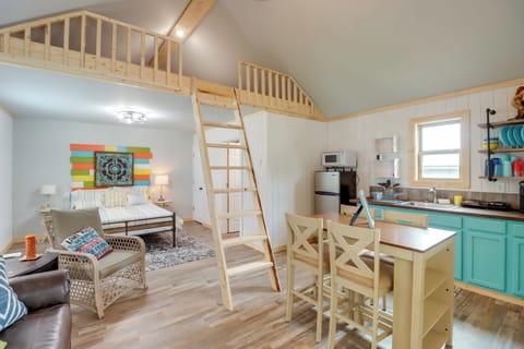 Higden Vacation Rental | Studio | 1BA | 1 Step Required | 900 Sq Ft