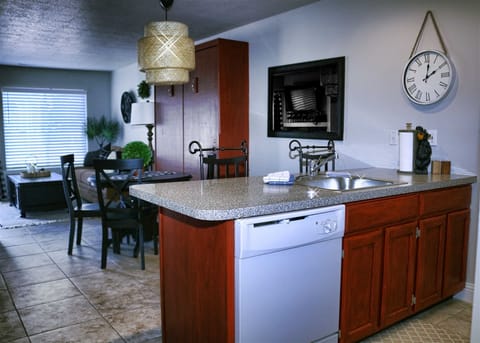 Kitchen/Living Room Couch pulls out & Murphy bed is against the wall