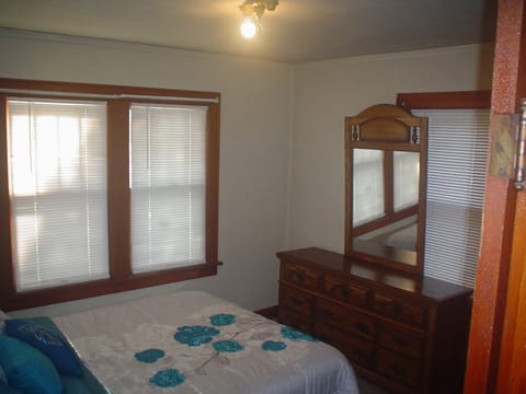 Bedroom 1, Queen Bed, walk in closet.