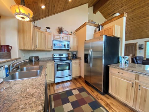 ...plenty of counter space...