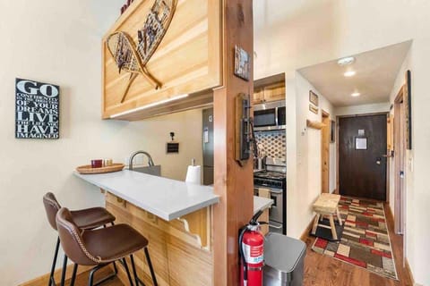 A small breakfast bar next to the kitchen where you can enjoy coffee or a quick bite.