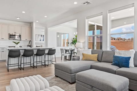 House, 5 Bedrooms | Interior