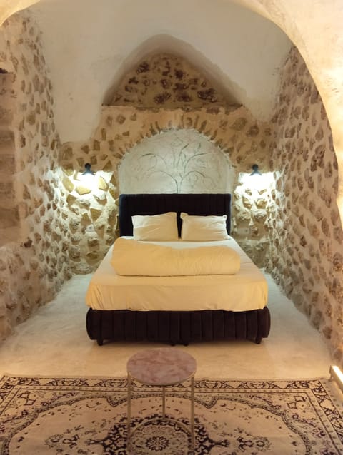 Classic Apartment, 1 Bedroom | 1 bedroom, Egyptian cotton sheets, premium bedding, minibar