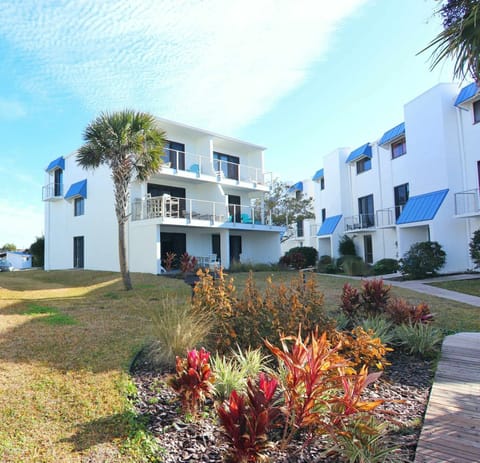 Ground floor condo makes it convenient to enjoy the pool and beach. No stairs!