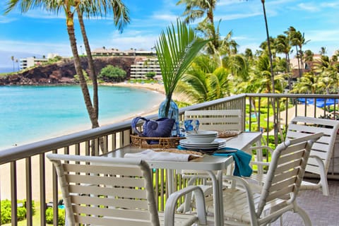 Front-row views of iconic Black Rock. Relax on your private outdoor balcony seating and take in the beauty of Kaʻanapali. Where sunsets glow and the ocean never stops putting on a show