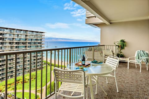 Front-row views of iconic Black Rock Where sunsets glow, waves roll, and every moment feels like paradise.