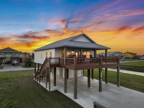 Beautiful 3 bedroom, 2 bath beach house.