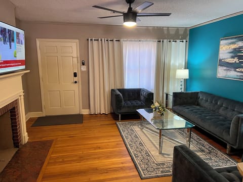 Living room, 55in hdtv, ceiling fan, blackout curtains