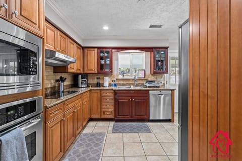 Functional kitchen with high end appliances