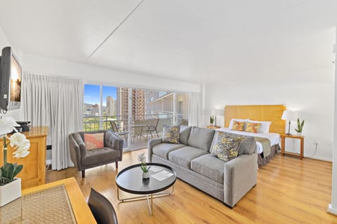 Spacious condo with king bed