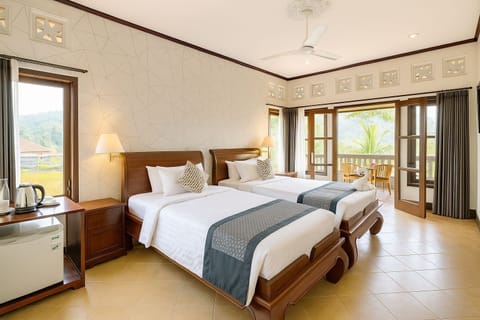 Signature Suite, Multiple Beds, Mountain View | 1 bedroom, in-room safe, desk, free WiFi