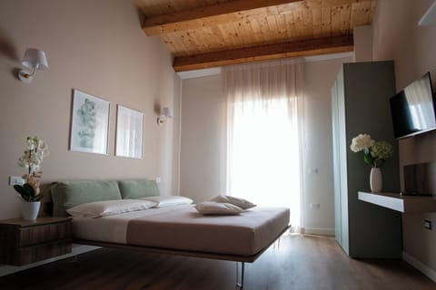 Panoramic Apartment | In-room safe, desk, iron/ironing board, free WiFi