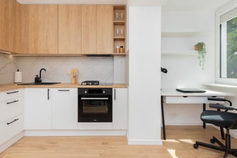 The kitchen's modern amenities ensure a comfortable stay.