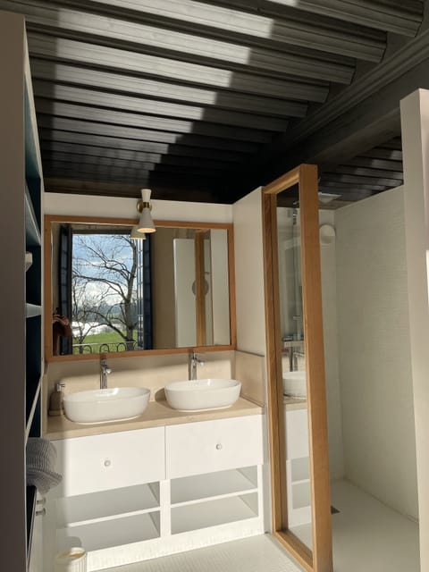 Premium Double Room | Bathroom | Hair dryer, towels