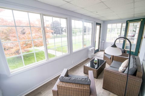 Smart TV, table tennis, books, stereo