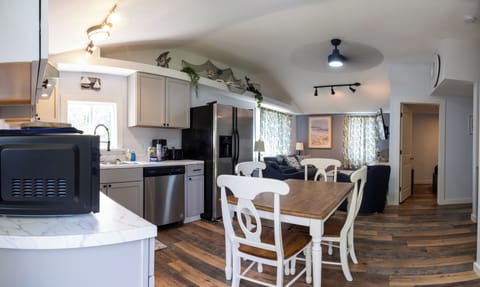 Elite Apartment | Private kitchen | Full-size fridge, microwave, oven, stovetop